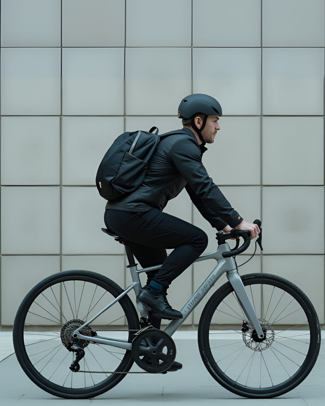 venque_transit_backpack_ad9c5c4a-7129-4678-8038-c94cd1beef6c.jpg