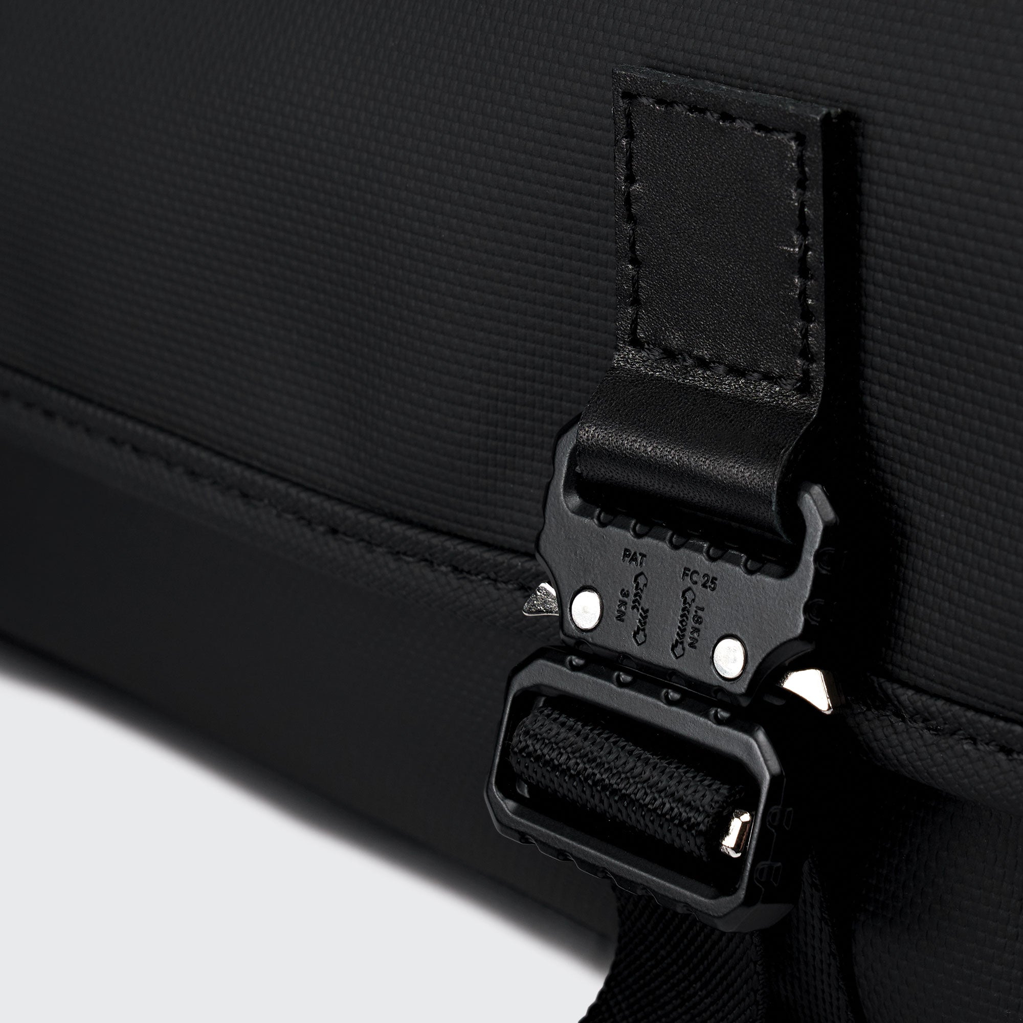 Special Sale - URBAN MESSENGER 13L - VENQUE