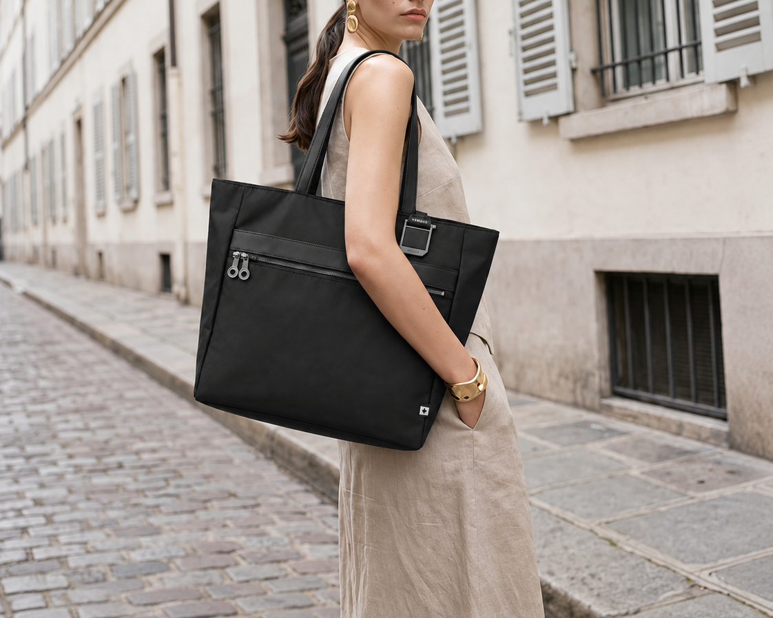 Corporate gifts Montreal: Voya Executive Tote carried downtown