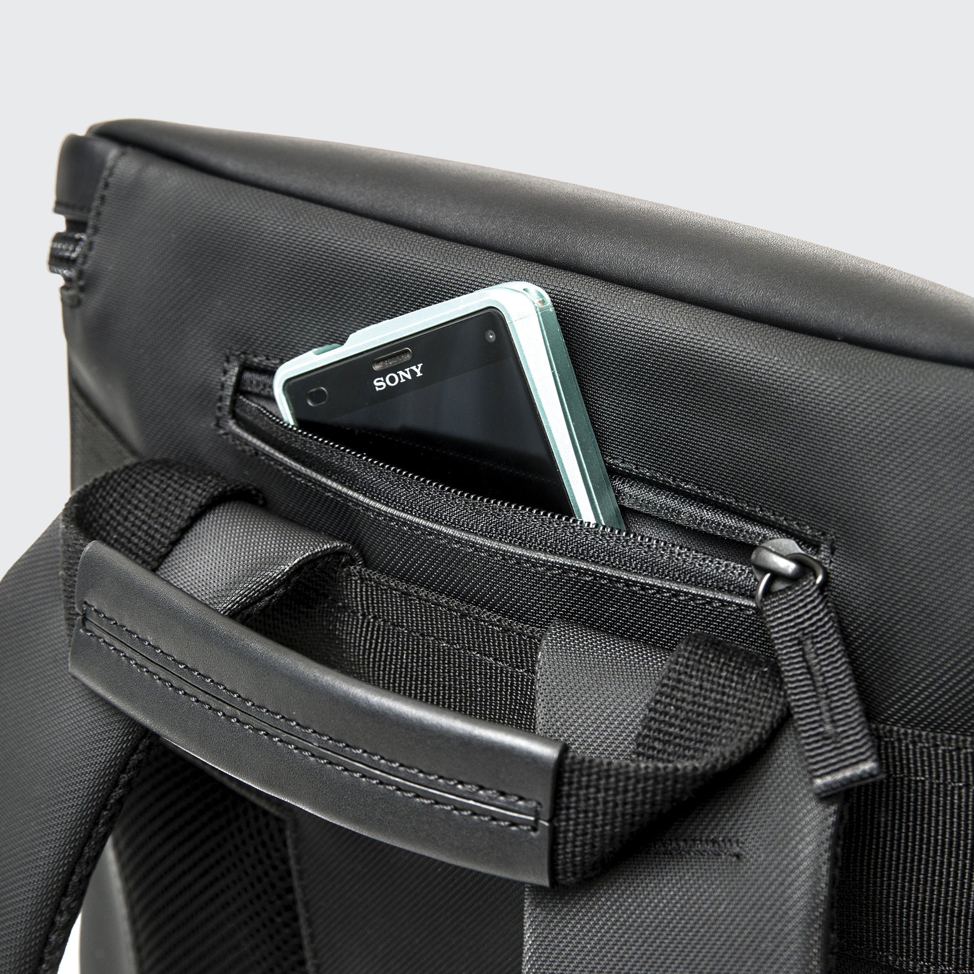 Anti-theft pocket