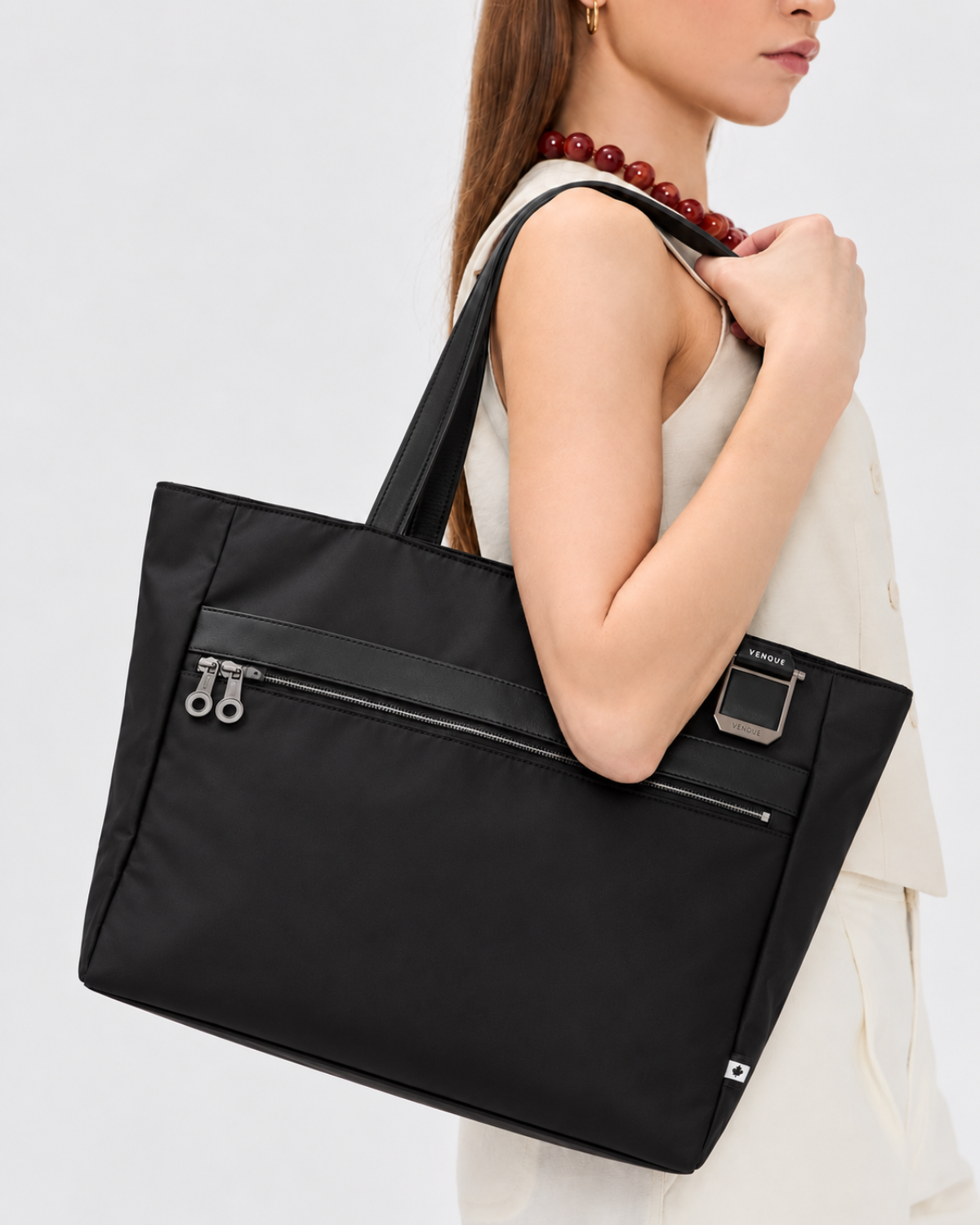 Voya Executive Tote carried on the shoulder