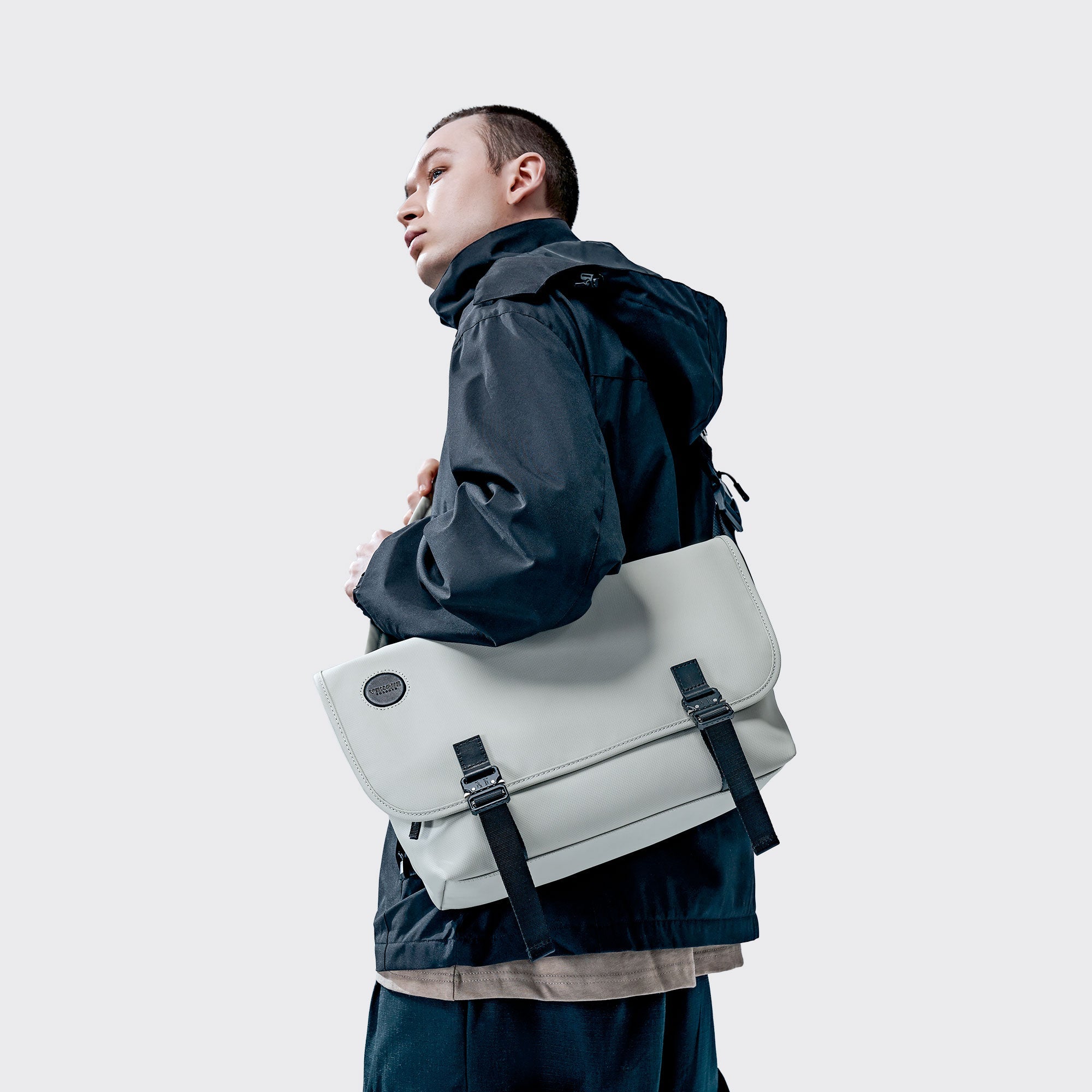 Special Sale - URBAN MESSENGER 13L - VENQUE